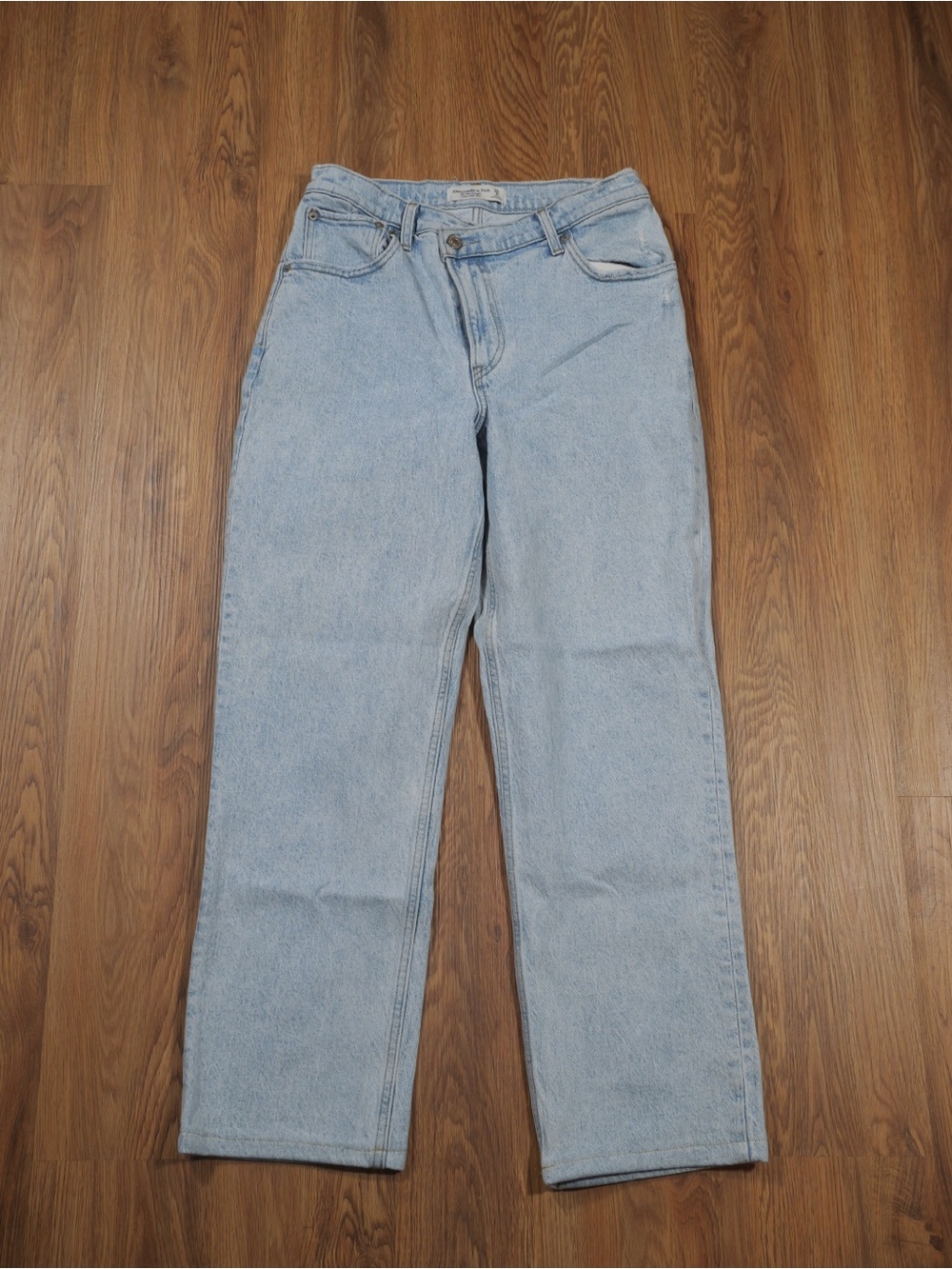 Abercrombie & Fitch The 90s Straight Ultra High Rise Asymmetric Fly Jeans 28 6R